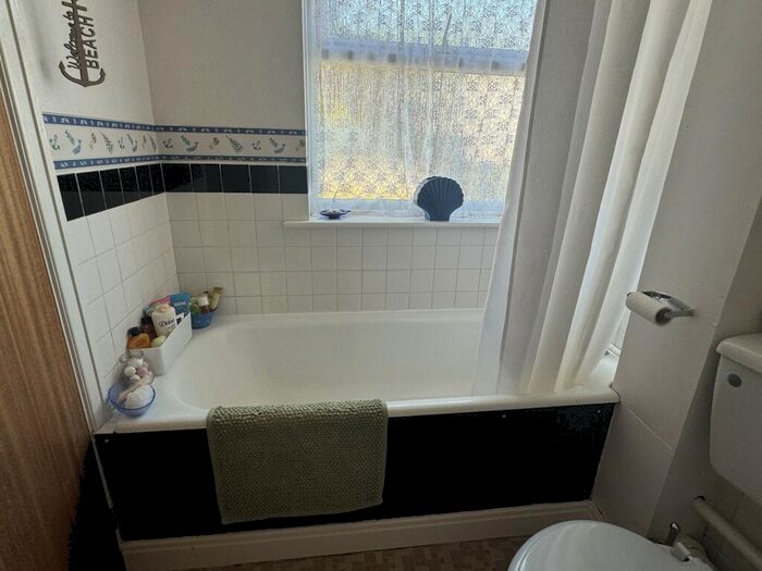 2 Bedroom Flat For Sale In Sun Valley Drive, Saundersfoot, Pembrokeshire., SA69