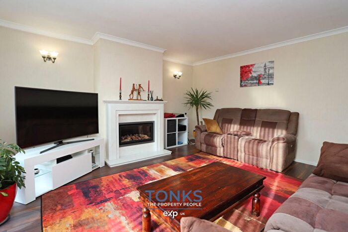 3 Bedroom Detached House For Sale In Cockshed Lane, Halesowen, B62