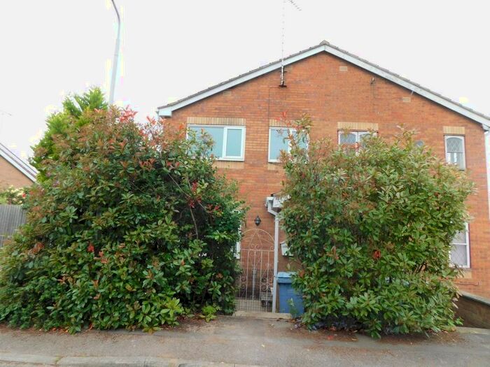 2 Bedroom Semi-Detached House To Rent In High Hoe Court, Worksop, S80