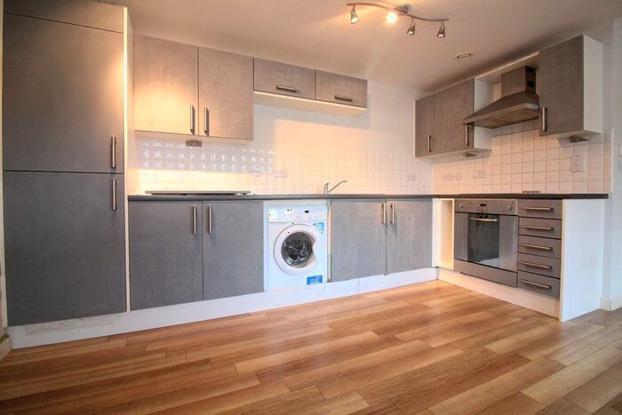 2 Bedroom Flat To Rent In St. Stephens Road, Hounslow, TW3