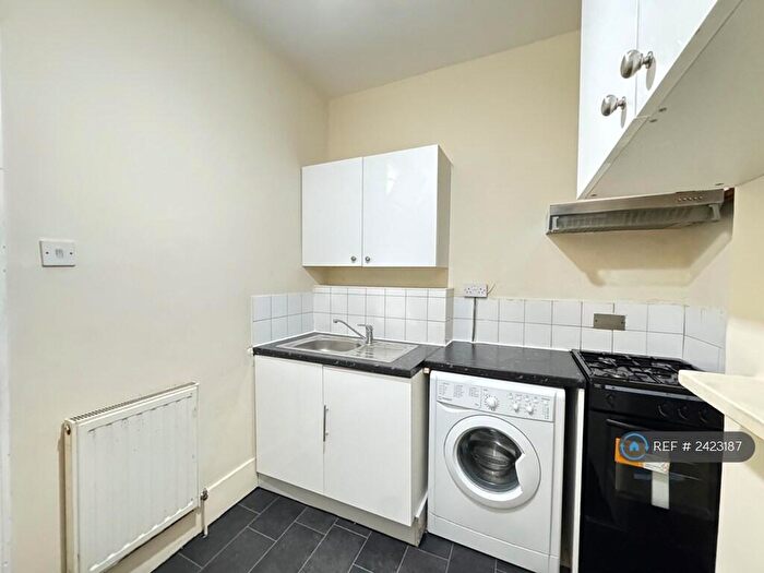 3 Bedroom Flat To Rent In London, London, E17