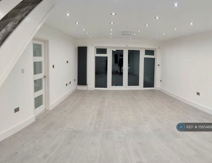 5 Bedroom Detached House To Rent In Berkeley Close, Potters Bar, EN6