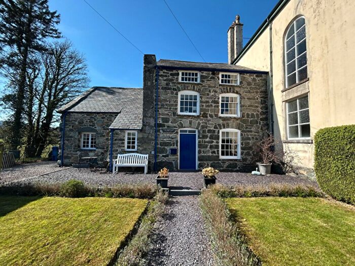 6 Bedroom Semi-Detached House For Sale In Ty'r Hen Gapel, Llanuwchllyn, LL23