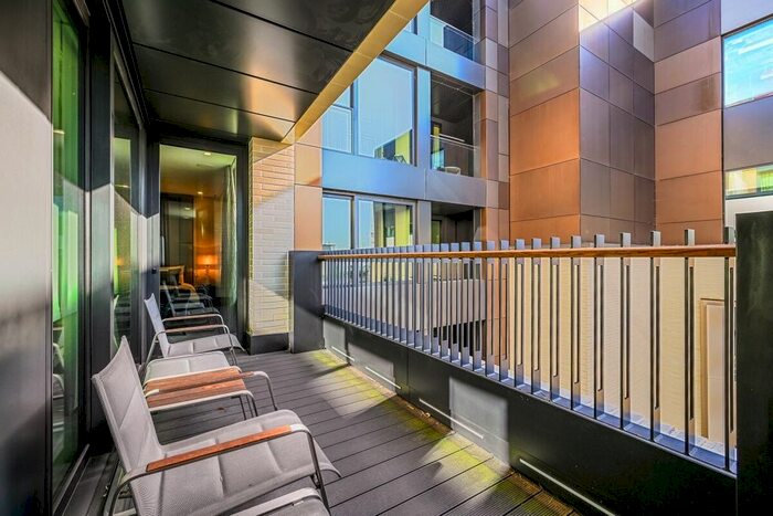 3 Bedroom Flat For Sale In Rathbone Place, London, W1T