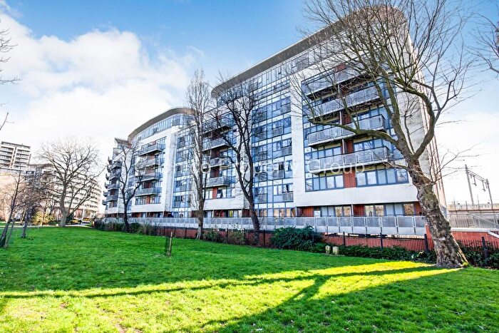 2 Bedroom Maisonette To Rent In Bray Court, Meath Crescent, London, E2