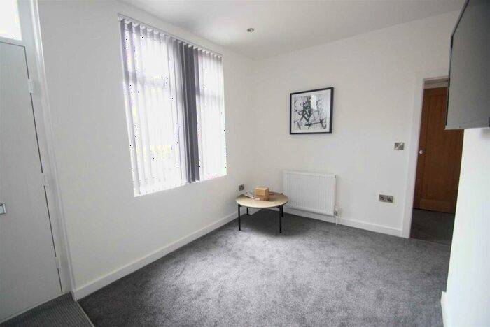 1 Bedroom Flat To Rent In Morris Lane, Kirkstall, Leeds, LS5
