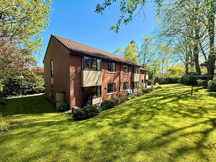 2 Bedroom Flat For Sale In Buxton Road, Disley, Stockport, SK12