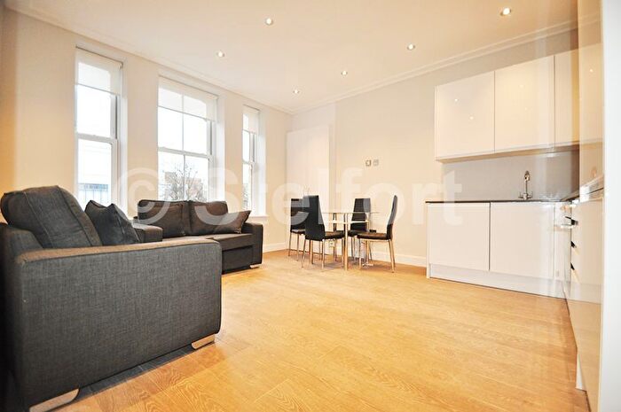 3 Bedroom Flat To Rent In Holloway Road, London, N7