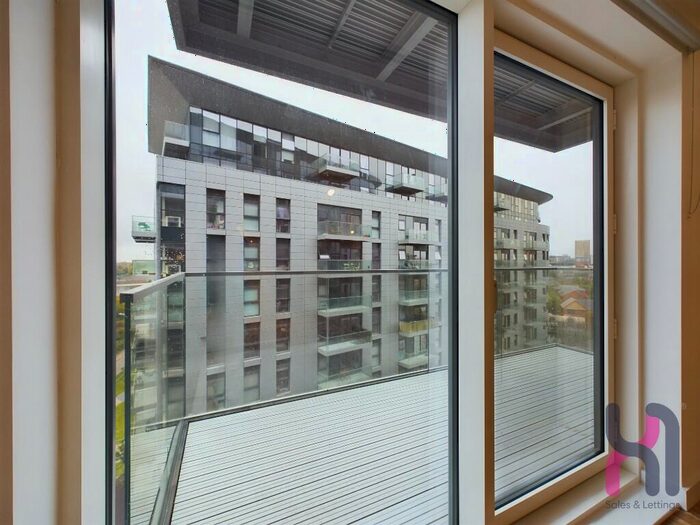 2 Bedroom Apartment To Rent In Pomona Strand, Manchester, Greater Manchester, M16