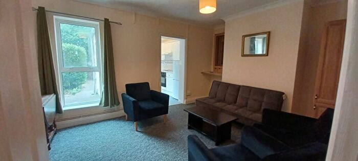 5 Bedroom House To Rent In Clarence Place, BA1