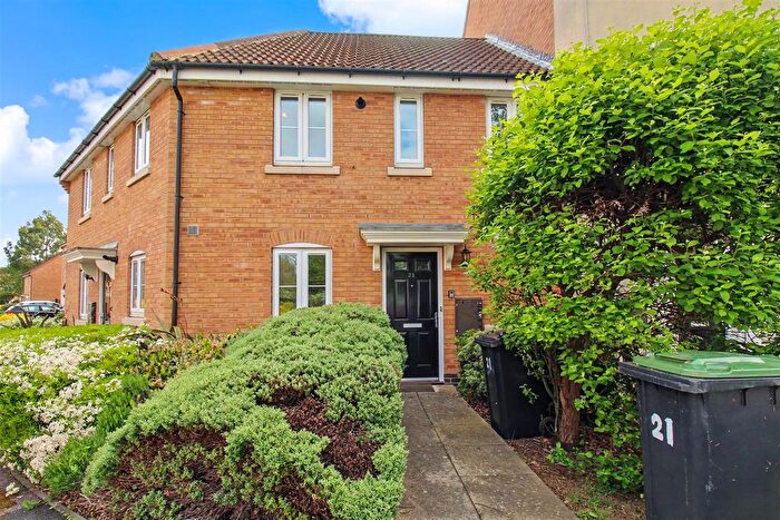 2 Bedroom Flat To Rent In Wharton Crescent, Nottingham, NG9