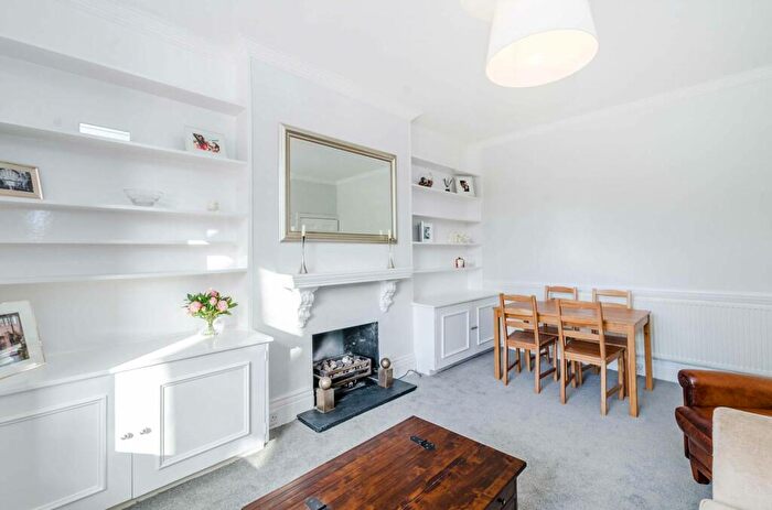 2 Bedroom Flat To Rent In West End Lane, West Hampstead, London, NW6