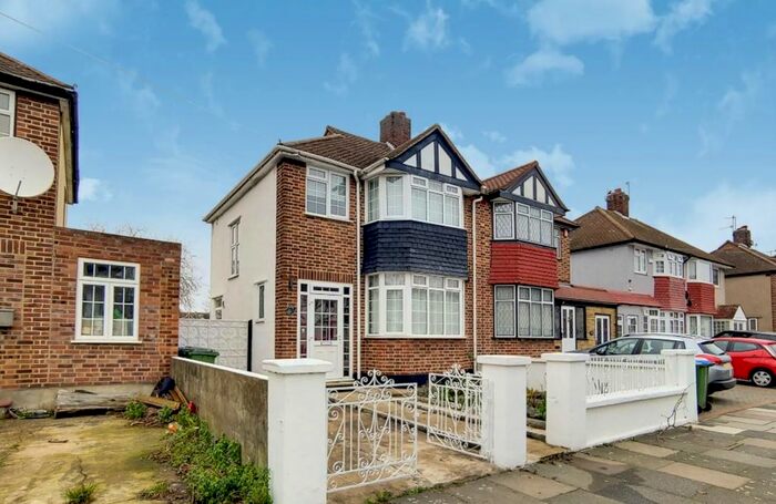 3 Bedroom Semi-Detached House To Rent In Brookdene Road, London SE18