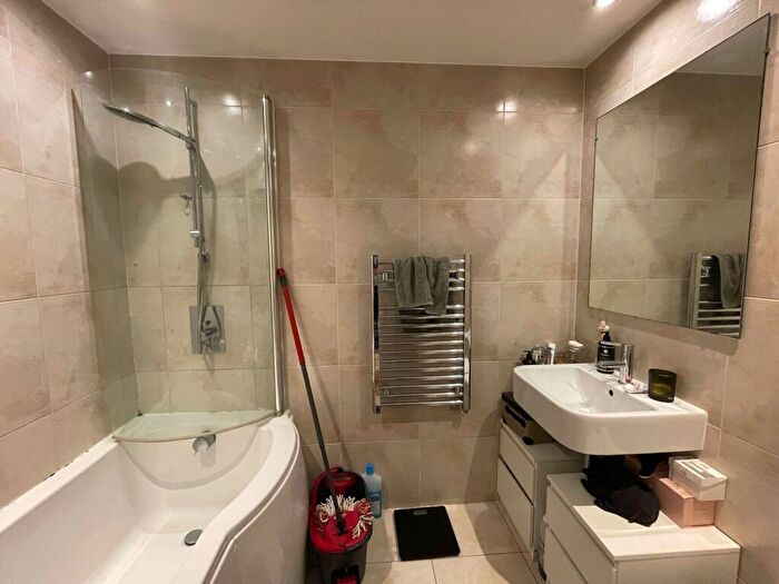 1 Bedroom Flat To Rent In Frances Wharf, Limehouse, London, E14