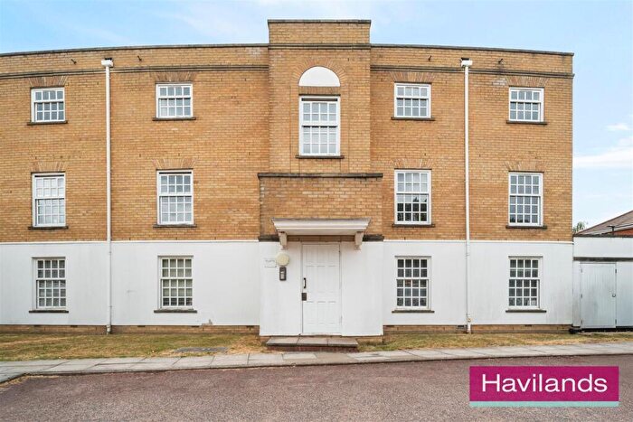 1 Bedroom Flat For Sale In Leigh Hunt Drive, London, N14