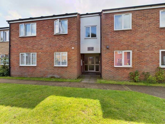 2 Bedroom Flat To Rent In Gidea Close, South Ockendon, RM15