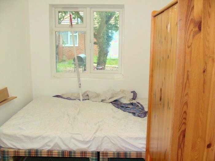 Studio To Rent In Burlington Road, Isleworth, TW7