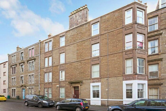3 Bedroom Flat To Rent In Gowrie Street, Dundee, DD2