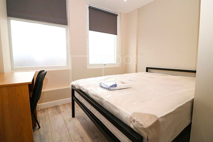 Flat To Rent In Colonnade House Includes Electric + Water Bills, BD1