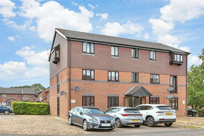 1 Bedroom Flat For Sale In Woodfall Drive, Dartford, Kent, DA1