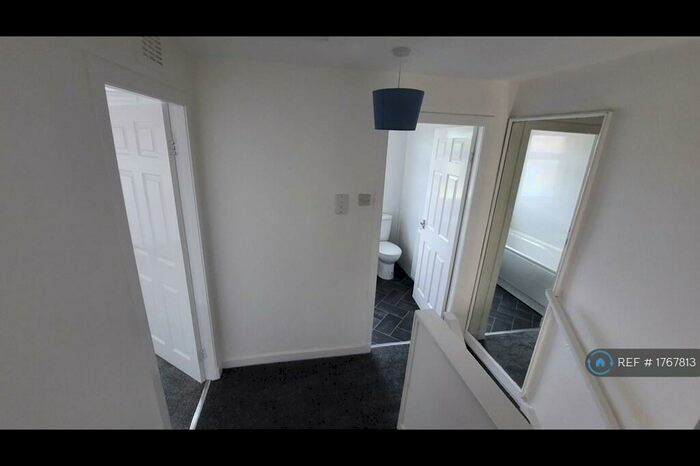 2 Bedroom Semi-Detached House To Rent In Foxbar Drive, Paisley, PA2