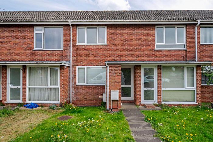 2 Bedroom Maisonette For Sale In Minsmere Road, Keynsham, Bristol, BS31