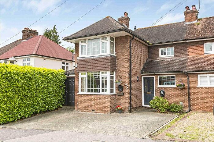 3 Bedroom Semi-Detached House For Sale In Sibley Avenue, Harpenden, AL5