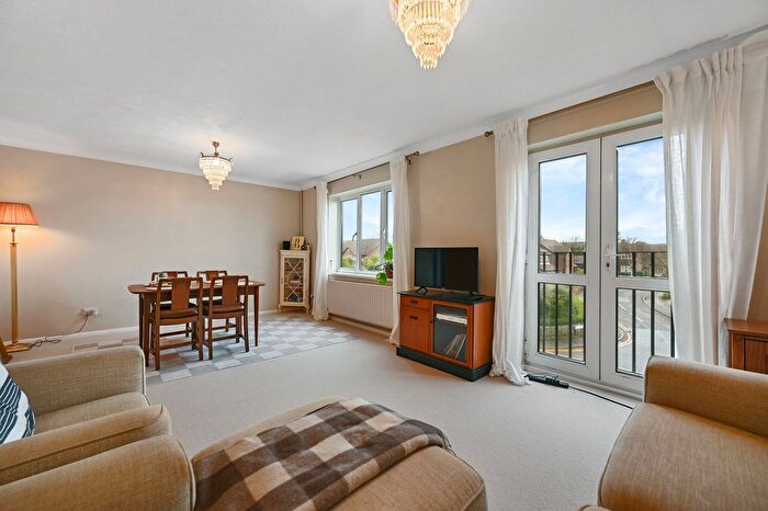 2 Bedroom Flat To Rent In Dorset Road, Buckingham Court, SM2