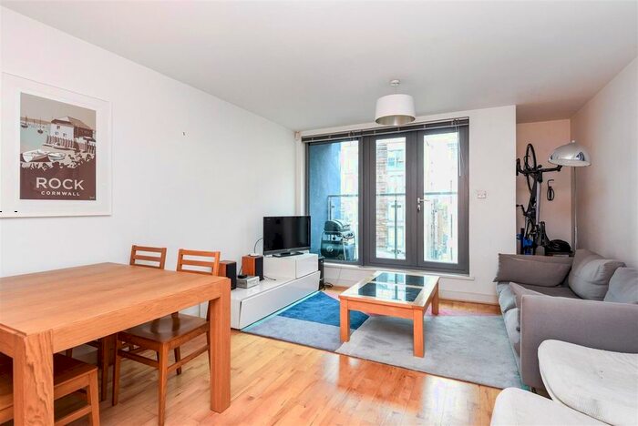 2 Bedroom Flat To Rent In Hardwicks Way, London, SW18