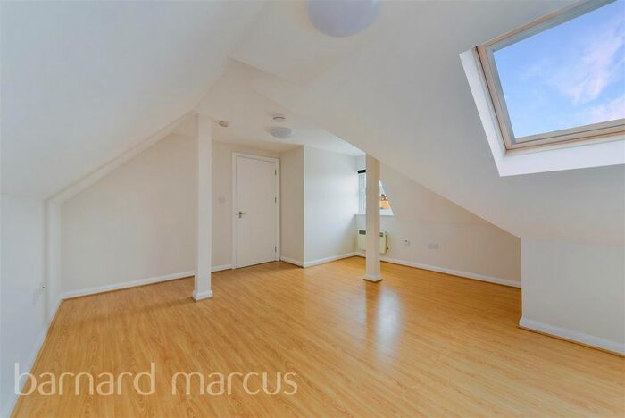 2 Bedroom Flat To Rent In Goldhawk Road, London, W12