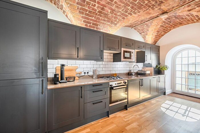 2 Bedroom Flat For Sale In Clerkenwell House, Hilda Road, Southall, UB2