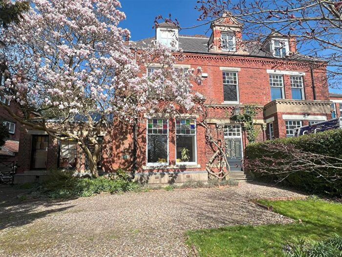 6 Bedroom Semi Detached House For Sale In Newland Park, Hull, HU5