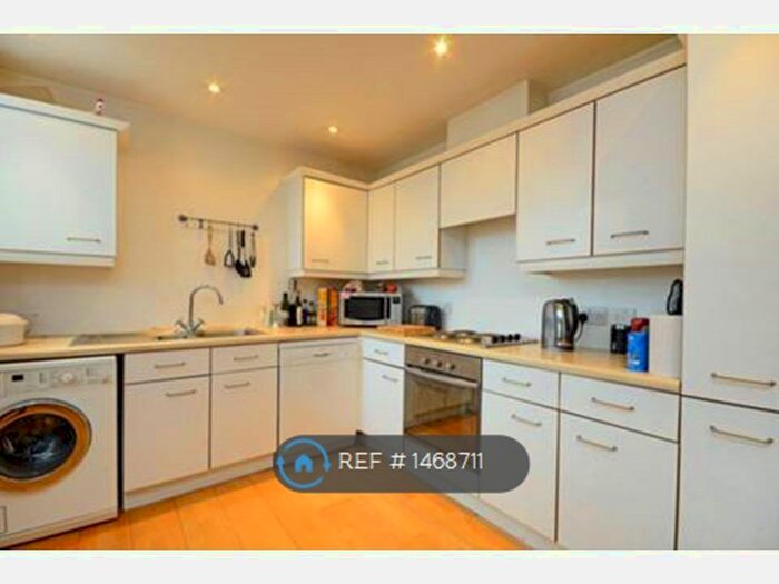 2 Bedroom Flat To Rent In Penwith Road, London, SW18
