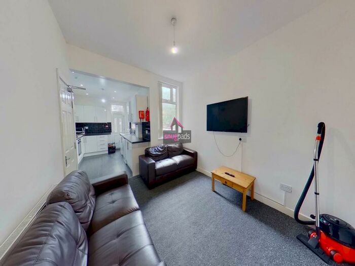 6 Bedroom House To Rent In Elleray Road, Salford, M6