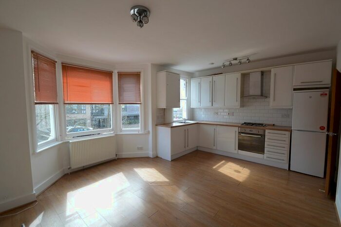 2 Bedroom Flat To Rent In College Road, Tottenham, London, N17