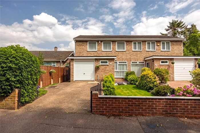 3 Bedroom Semi-Detached House For Sale In Bury Walk, Bedford, Bedfordshire, MK41