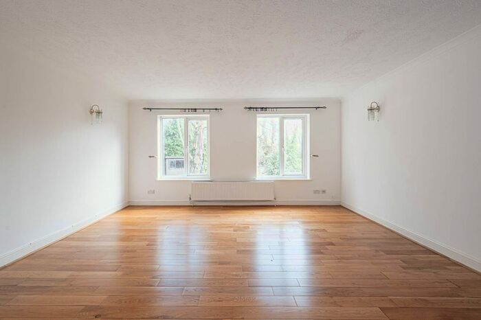 4 Bedroom Flat To Rent In Harrow Fields Gardens, Harrow, HA1