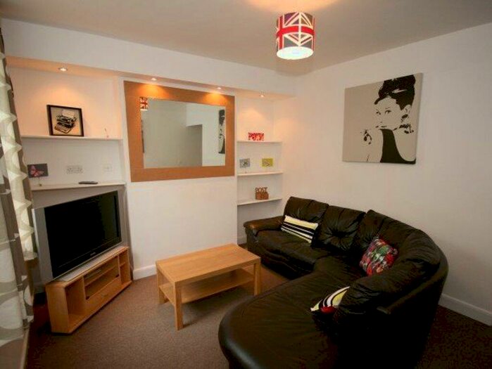 5 Bedroom House To Rent In Harborne Park Road, B17