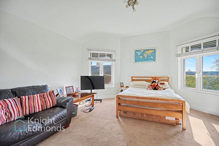 1 Bedroom Studio For Sale In Pine Grove, Penenden Heath, ME14