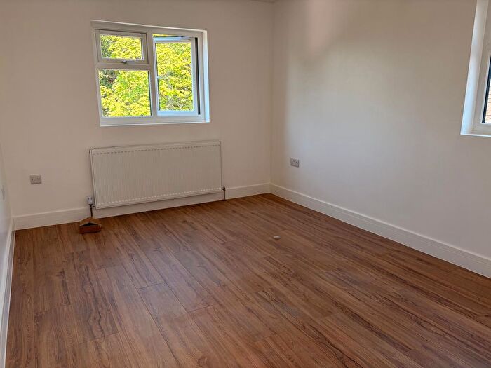 2 Bedroom Flat To Rent In Manbey Grove, London, E15