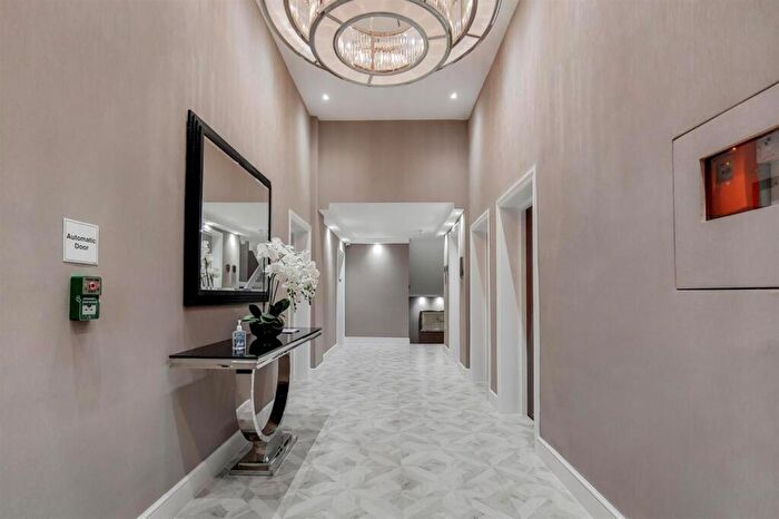 4 Bedroom Flat To Rent In Hampstead Heights, Fitzjohns Avenue, London, NW3