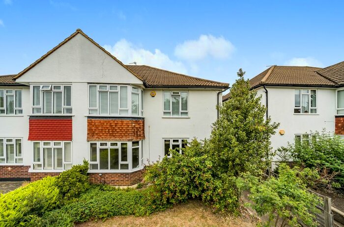 2 Bedroom Maisonette To Rent In Wanstead Close, Bromley, BR1