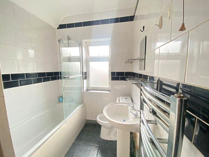 1 Bedroom Flat To Rent In Flat A Nicholas Road, Dagenham, Eb, Uk, RM8