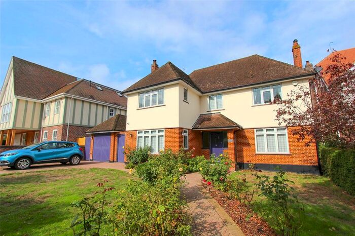 5 Bedroom Detached House To Rent In Warren Road, Leigh-on-Sea, Essex, SS9