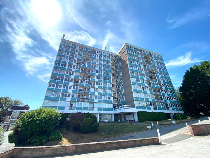 2 Bedroom Flat For Sale In Kenilworth Court, Coventry, CV3