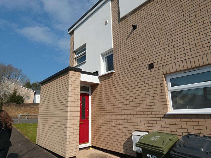 2 Bedroom Property To Rent In Cowshot Crescent, Brookwood, GU24