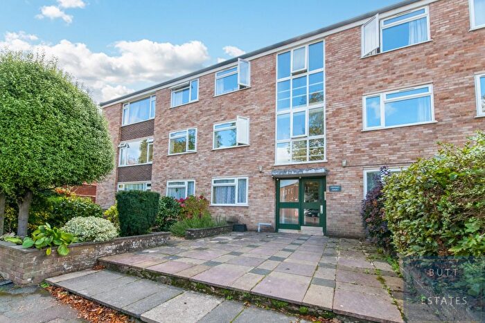 2 Bedroom Flat For Sale In Conway Court, Exeter, EX1