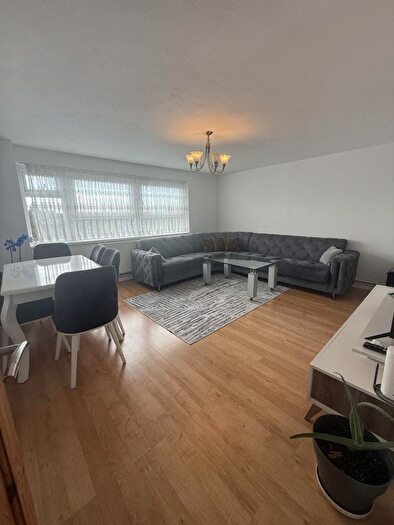 3 Bedroom Flat To Rent In Commerce Road, London, N22