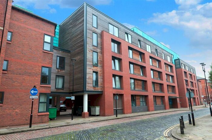 2 Bedroom Apartment To Rent In The Chandlers, Leeds, LS2