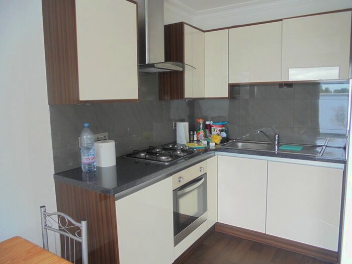 2 Bedroom Flat To Rent In Romford Road, Manor Park, E7